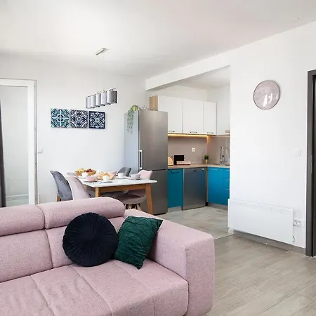 Sweet Center With Balcony & Private Parking Appartamento *