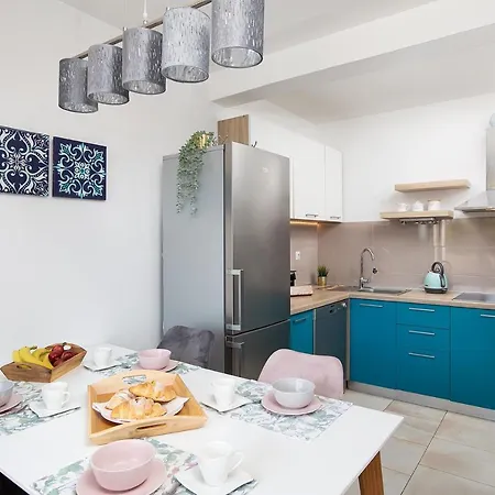 Sweet Center With Balcony & Private Parking Apartment Pula
