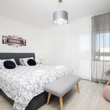 Sweet Center With Balcony & Private Parking *