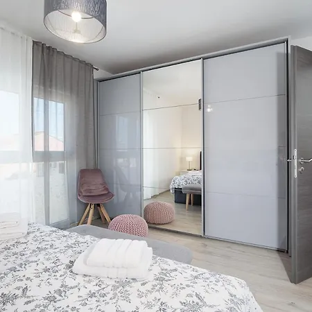 Apartment Sweet Center With Balcony & Private Parking *