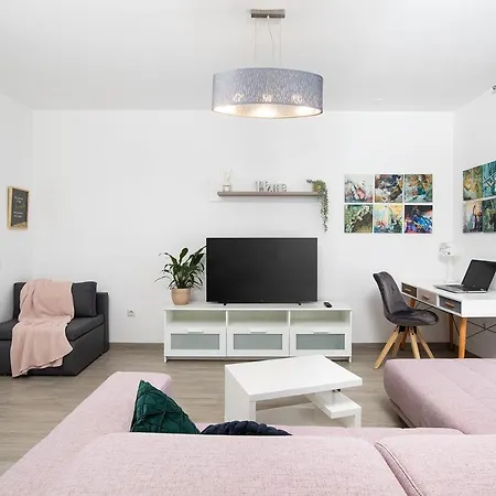 Sweet Center With Balcony & Private Parking Apartment