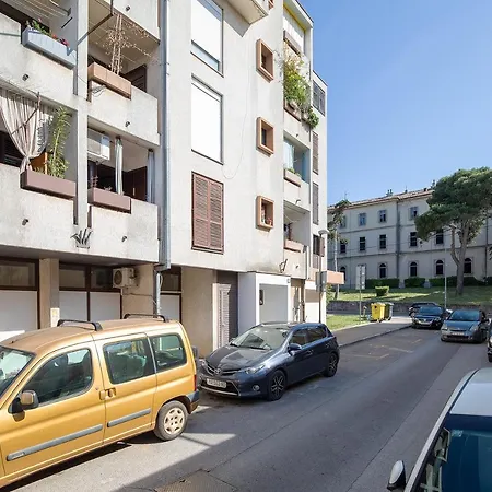 Apartment Sweet Center With Balcony & Private Parking Pula