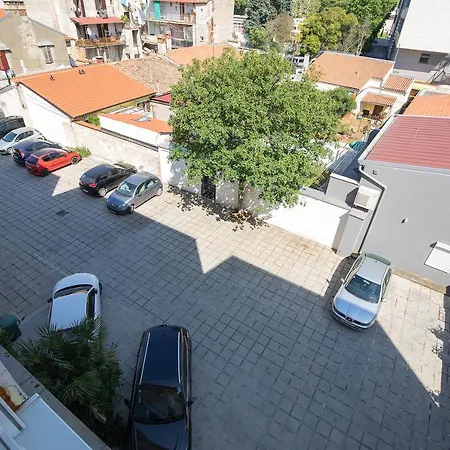Apartment Sweet Center With Balcony & Private Parking Pula