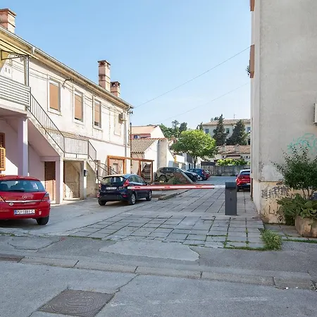 Apartment Sweet Center With Balcony & Private Parking