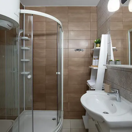 Stylish With Balcony & Free Parking Lejlighed *