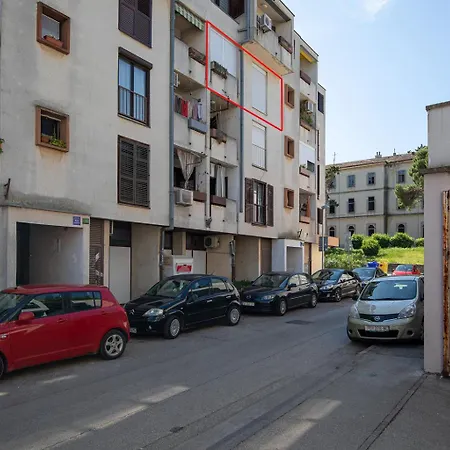 Stylish With Balcony & Free Parking * Pula