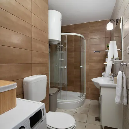 Stylish With Balcony & Free Parking Pula