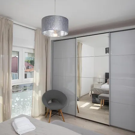 Stylish With Balcony & Free Parking Lejlighed *