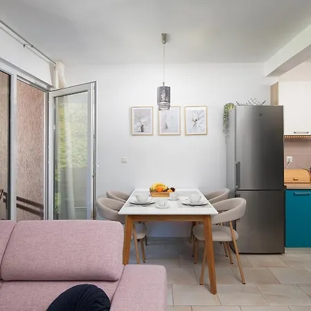 Lejlighed Stylish With Balcony & Free Parking