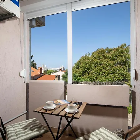 Lejlighed Stylish With Balcony & Free Parking *