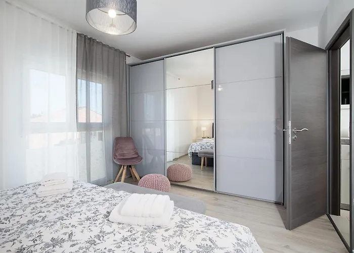 公寓 Stylish With Balcony & Free Parking *