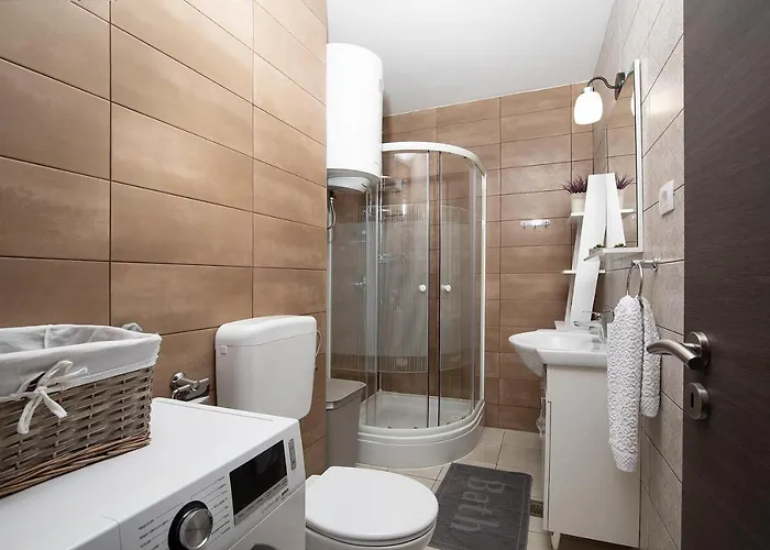 公寓 Stylish With Balcony & Free Parking 普拉